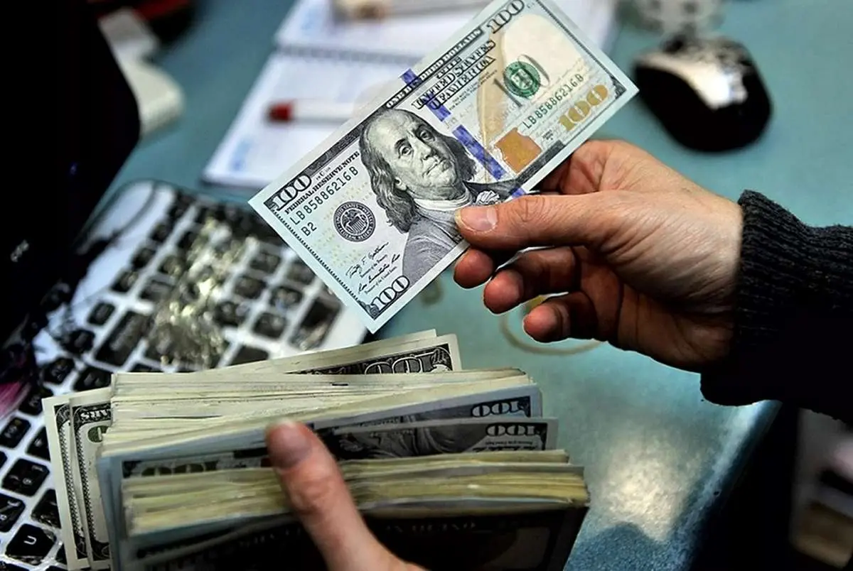فروش دلار تا سقف ۱۰۰۰ دلار از امروز در ۳ بانک؛ جزئیات خرید ارز