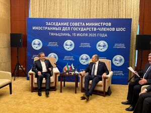 عراقچی در چین با لاوروف دیدار کرد