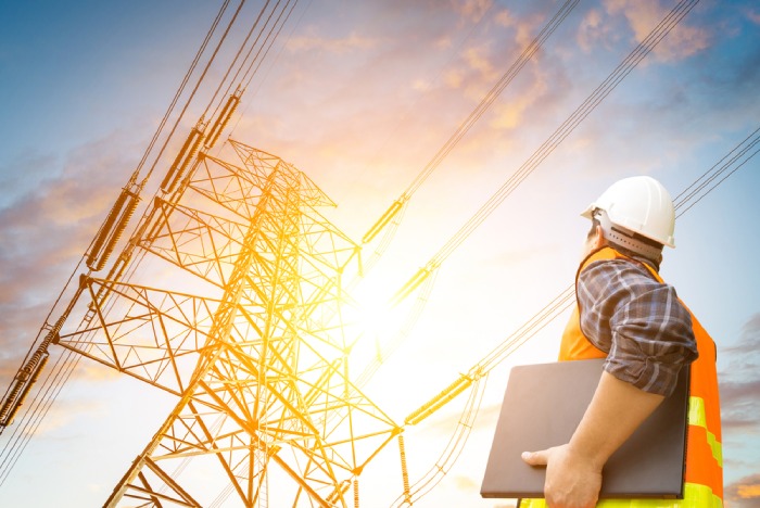 ضرورت بهره‌مندی منصفانۀ صنایع از برق