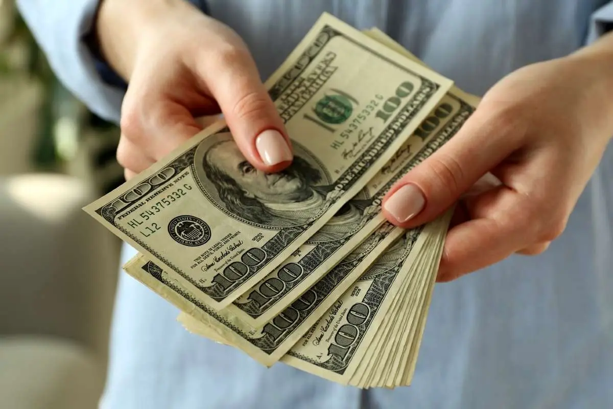 نوسانات قیمت دلار در بازار؛ امروز ۱۷ تیر 1404