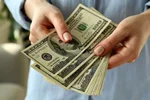 نوسانات قیمت دلار در بازار؛ امروز ۱۷ تیر 1404