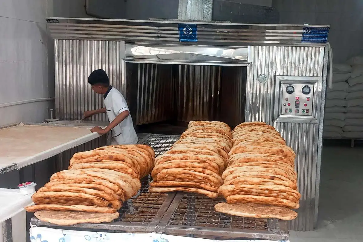 سازمان تعزیرات حکومتی: سهمیه آرد دولتی نانوایی‌های متخلف قطع می شود