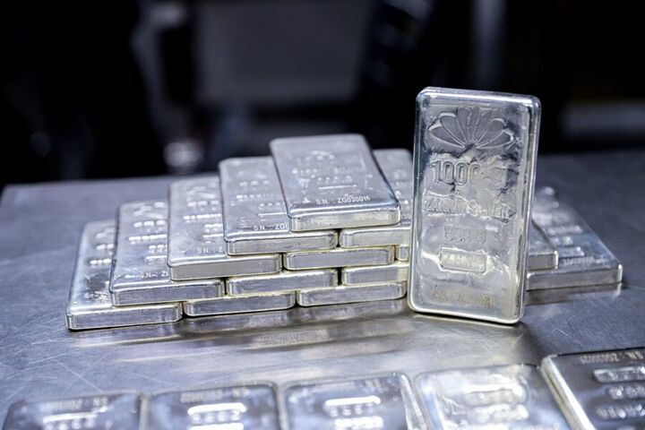 نقره از نفت پیشی گرفت؛ هر اونس نقره گران‌تر از یک بشکه نفت