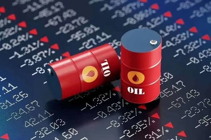 تنگه‌های بسته و کاهش قیمت نفت؟!