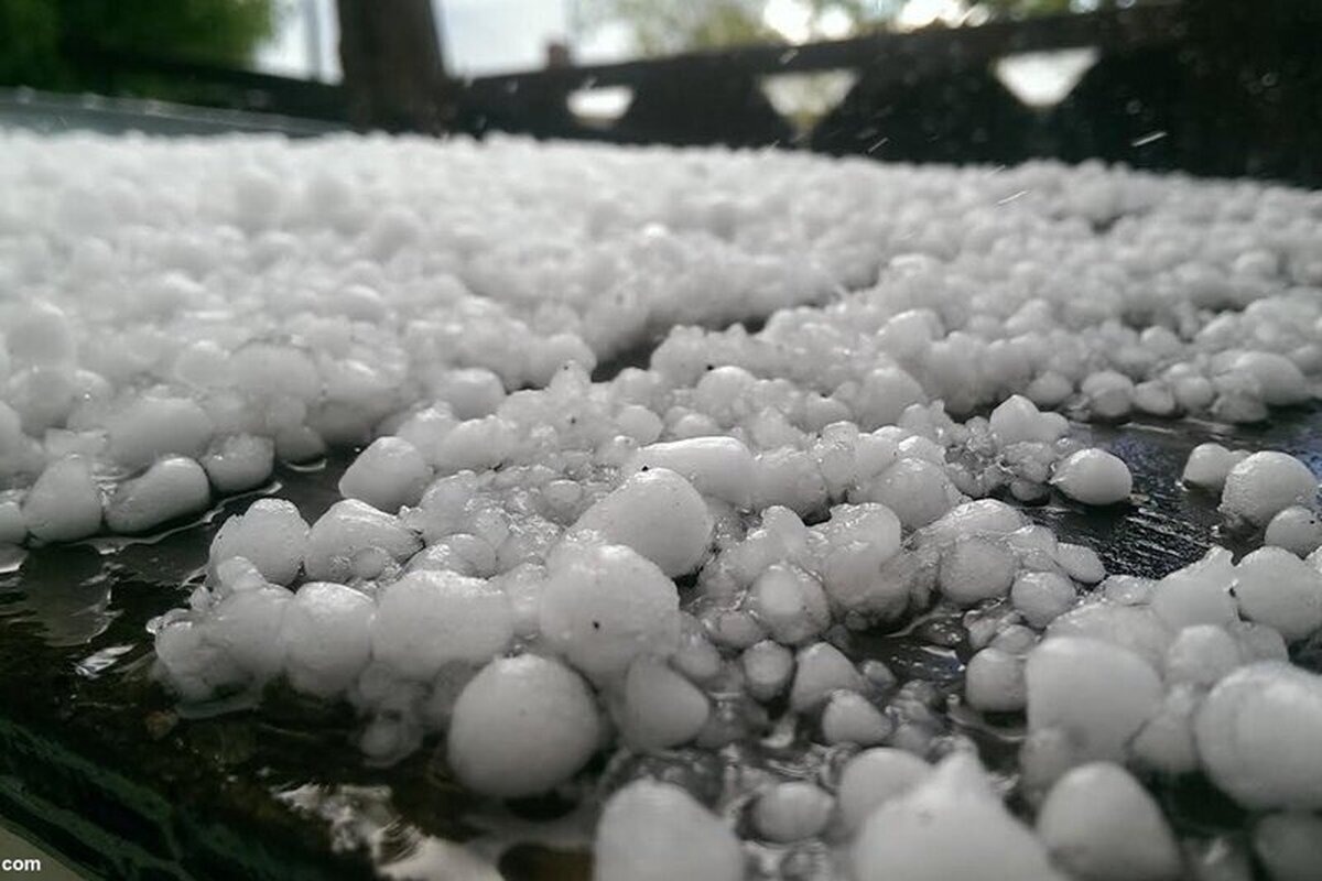 بارش شدید تگرگ و طوفان در مهاباد (فیلم)