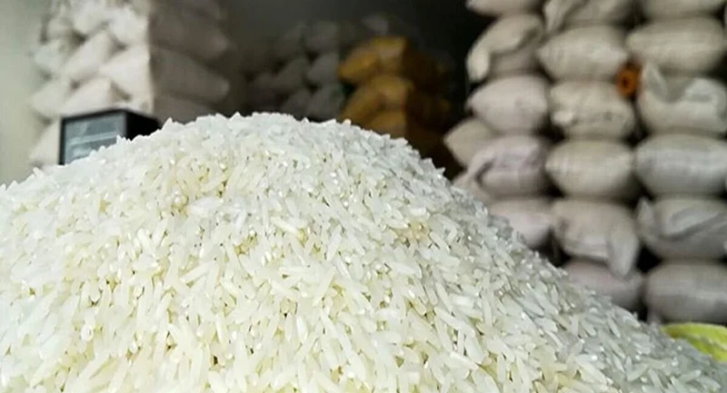 مجوز واردات برنج و نهادهها به افراد خاص منجر به انحصار میشود