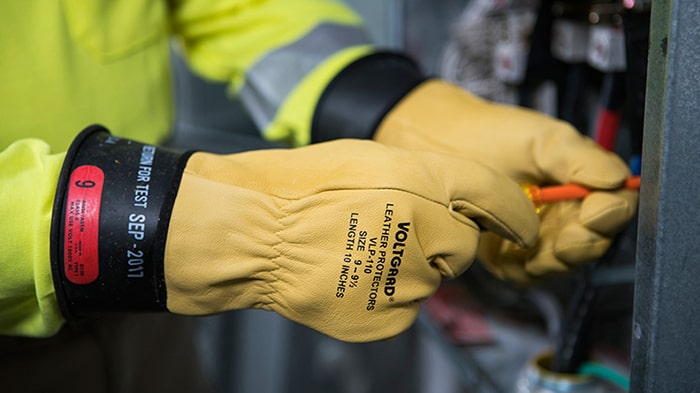 راهنمای خرید و استفاده از دستکش عایق برق