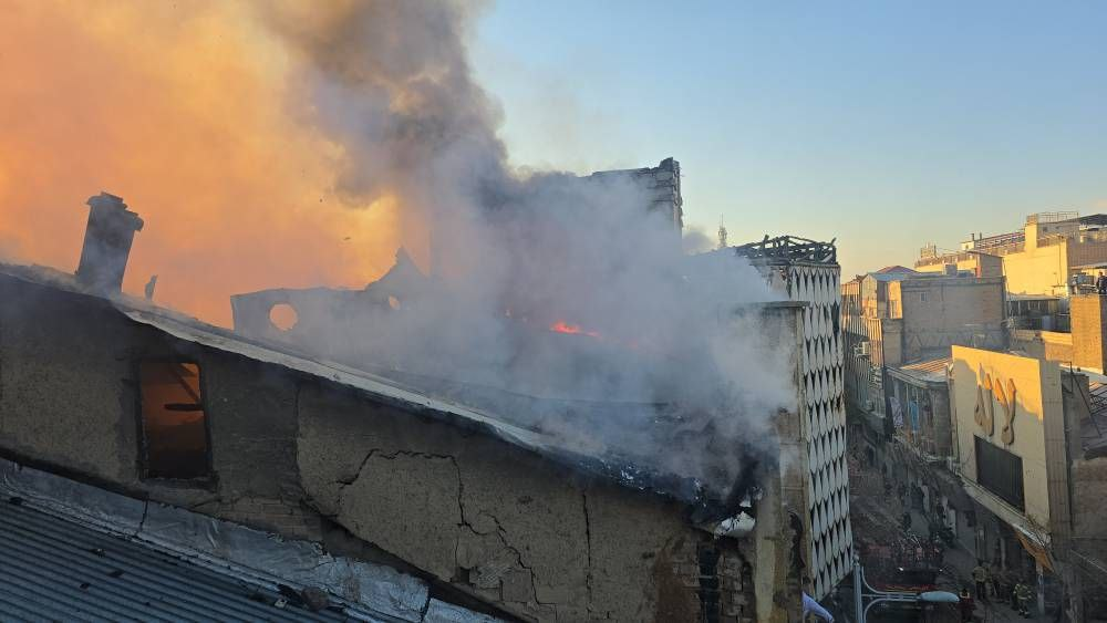 فیلم| آتش‌سوزی سینما ایران در لاله‌زار مهار شد