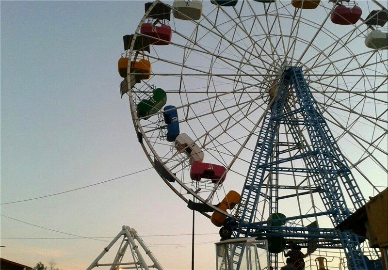 فیلم| آتش‌سوزی در چرخ‌وفلک شهربازی سیمرغ