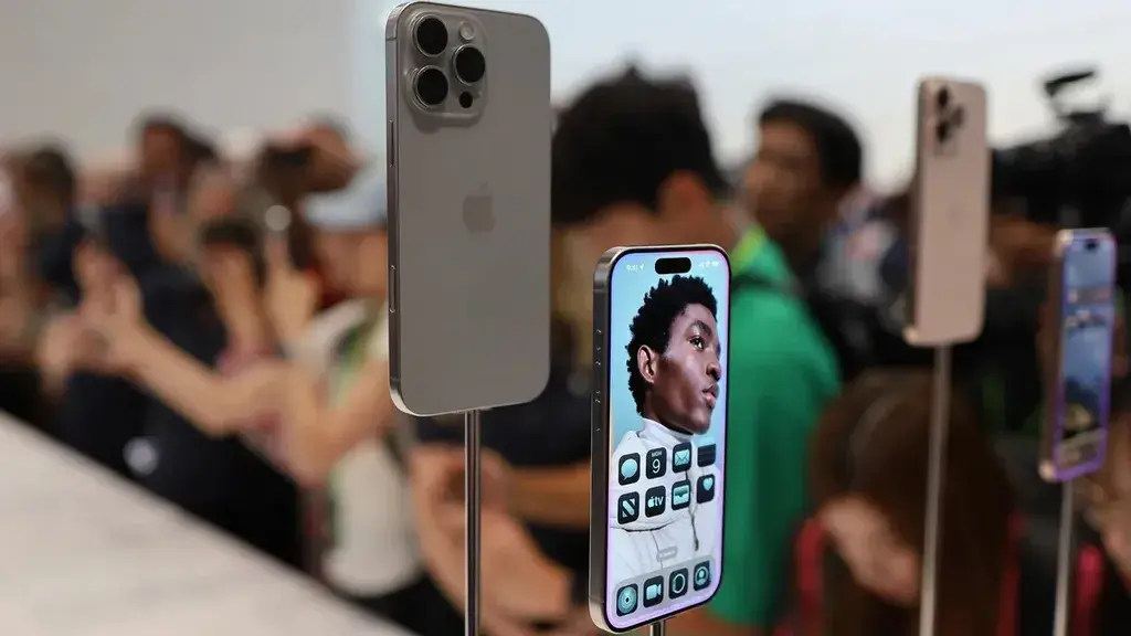 فیلم| آیفون‌های جعلی شناسایی و آنتن آن‌ها قطع شد