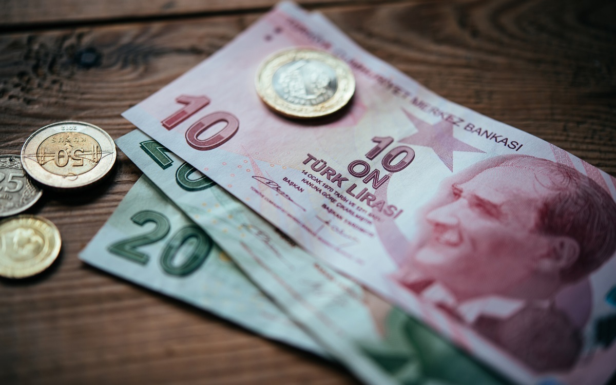 سقوط قیمت لیر ترکیه بعد از آغاز جنگ آمریکا و اسرائیل علیه ایران