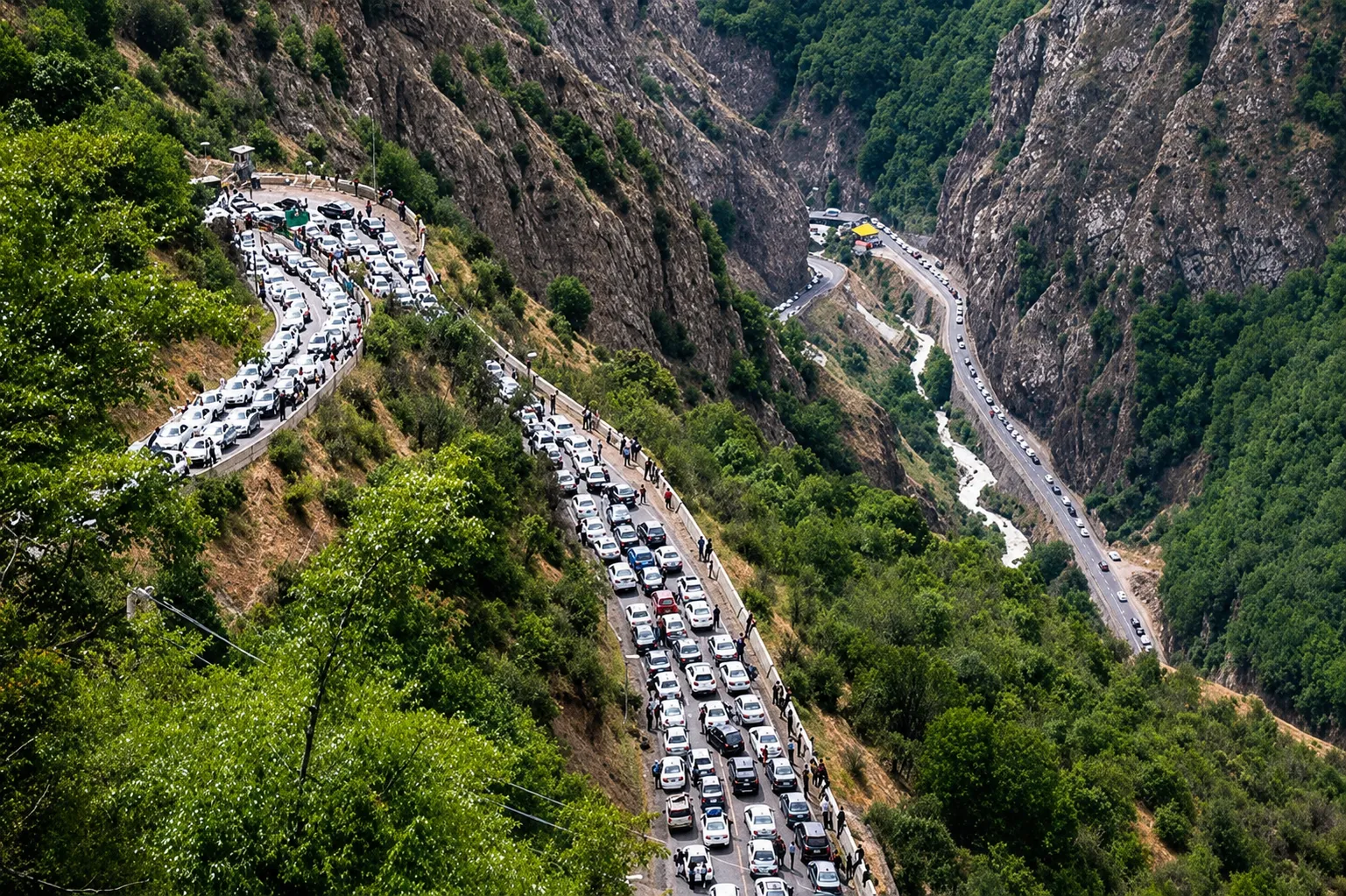 ترافیک در محورهای شمالی سنگین شد؛ آخرین وضعیت جاده چالوس، هراز و فیروزکوه