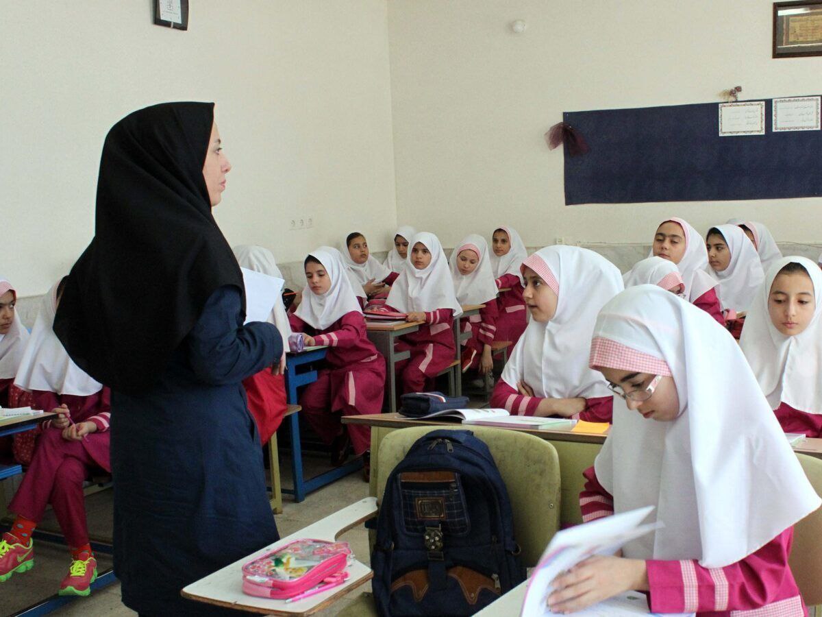 کاهش ساعات تدریس معلمان مدارس غیردولتی به ۳۰ ساعت