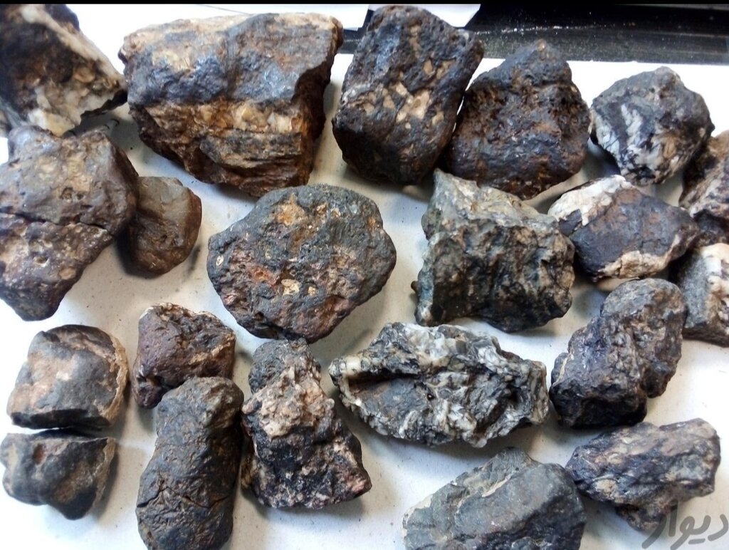 دستگیری ۲۳ نفر در ارتباط با فروش شهاب‌سنگ‌های جعلی در فضای مجازی