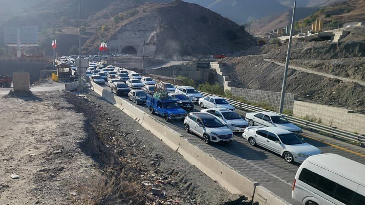ترافیک سنگین در محور قزوین - کرج - تهران/ مه‌گرفتگی در ارتفاعات شمالی کشور