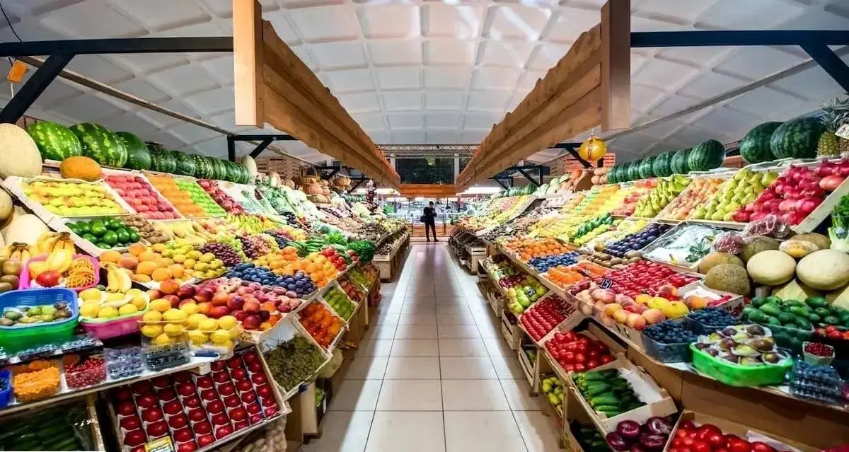 قیمت نجومی خیار و گوجه در بازار/ میوه از سبد خرید حذف می‌شود؟