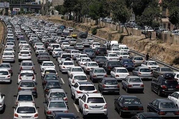 ترافیک سنگین در محورهای تهران، کرج، چالوس و هراز؛ آخرین وضعیت جاده‌ها