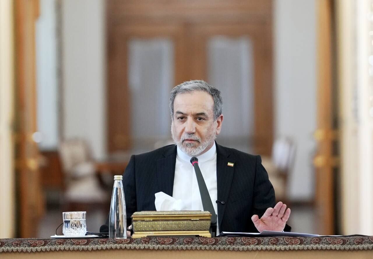 عراقچی: با آمریکا مذاکره نداریم؛ باز شدن تنگه هرمز به شرایطی غیر از تفاهم با عمان مرتبط است