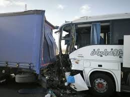 تصادف مرگبار اتوبوس و تریلی در محور شاهرود: ۱ کشته و ۲۶ زخمی