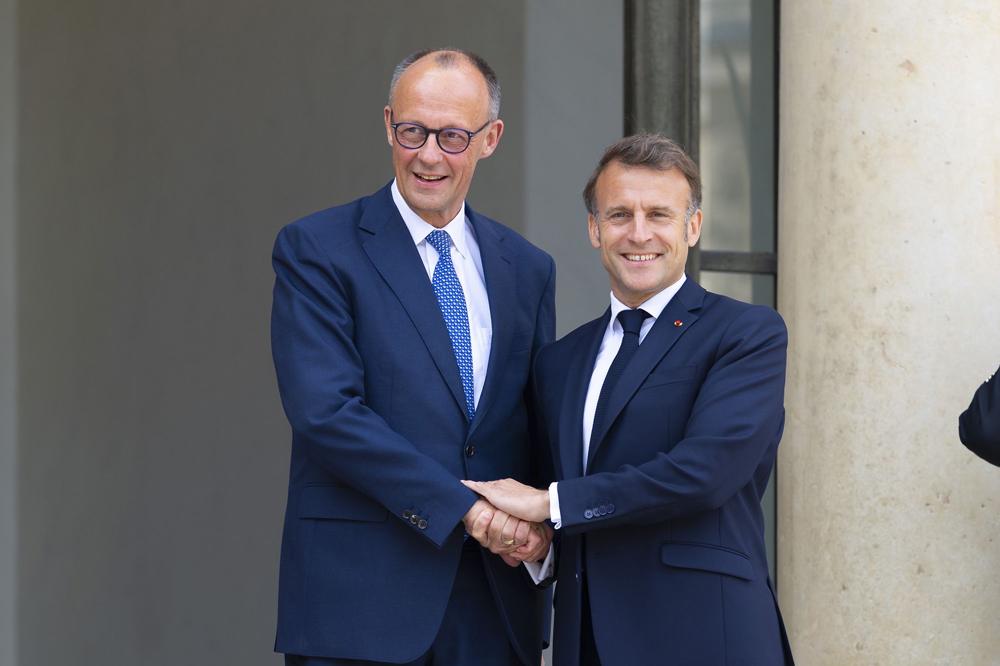 دارایی‌های بلوکه‌شدۀ روسی و جدال مکرون و مرتس