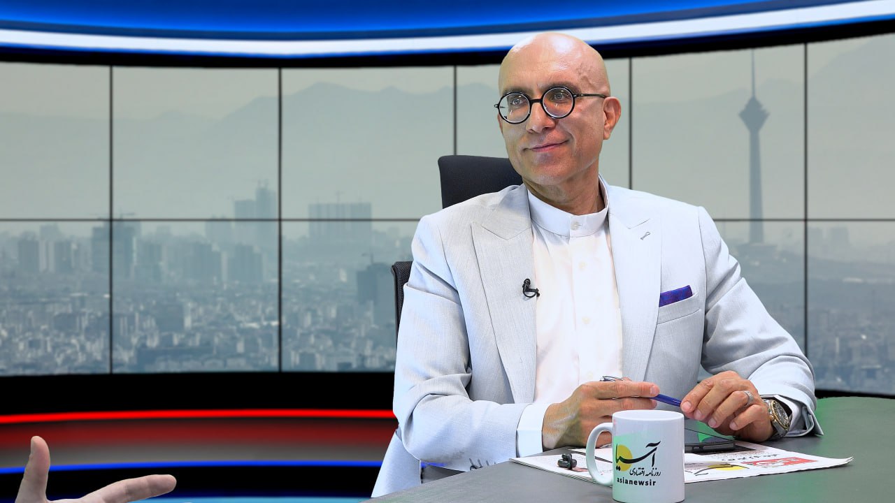 گفت‌گوی آسیا با حمیدرضا مخلص‌پور، کارشناس و فعال بازار خودرو؛ نوسانات دلار از دیرباز، اثر مستقیم بر بازار خودرو داشته است