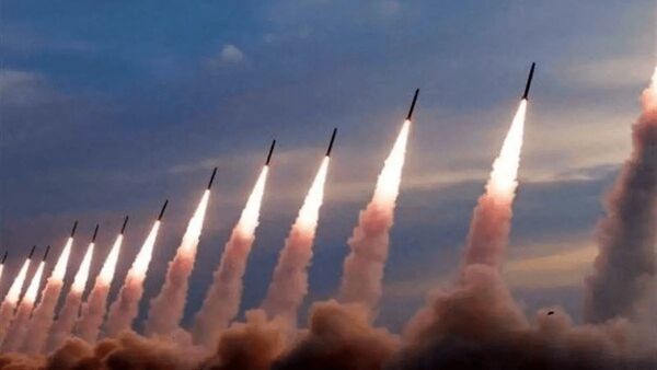هشدار نیویورک‌تایمز: ایران در جنگ بعدی ۲۰۰۰ موشک را همزمان شلیک می‌کند