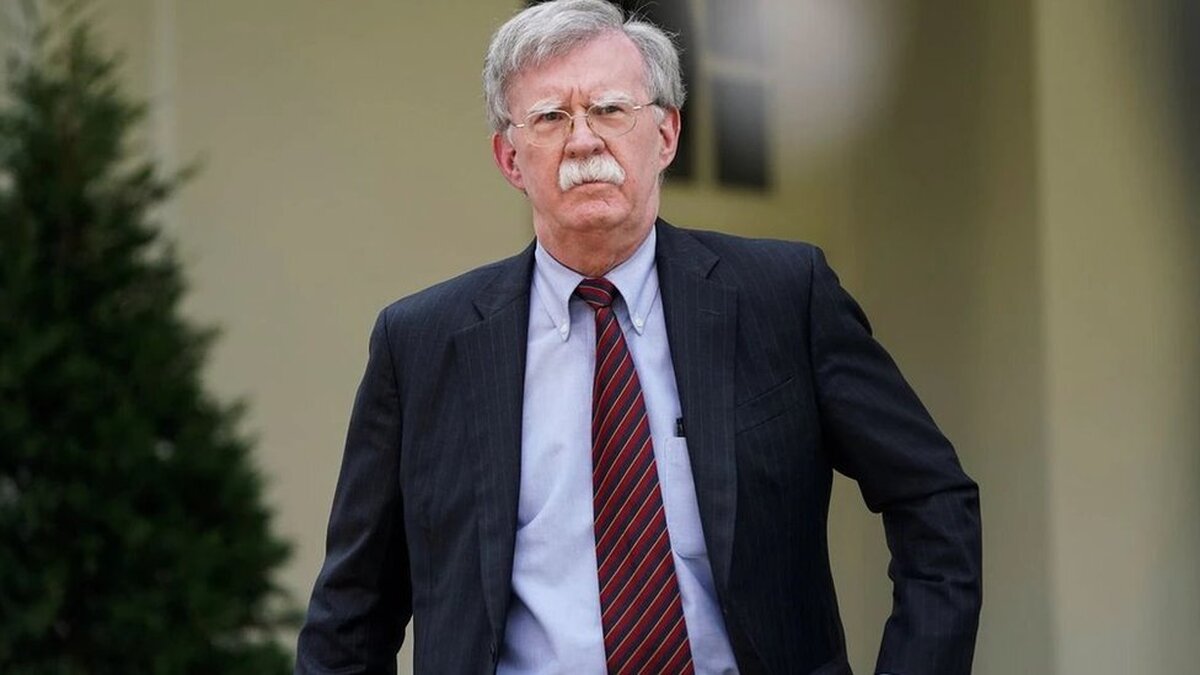 جان بولتون به اتهام نگهداری و انتقال اطلاعات فوق‌محرمانه متهم شد