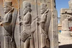یادگاری نویسی بر دیواره های کاخ تخت جمشید پیگیری قانونی خواهد داشت