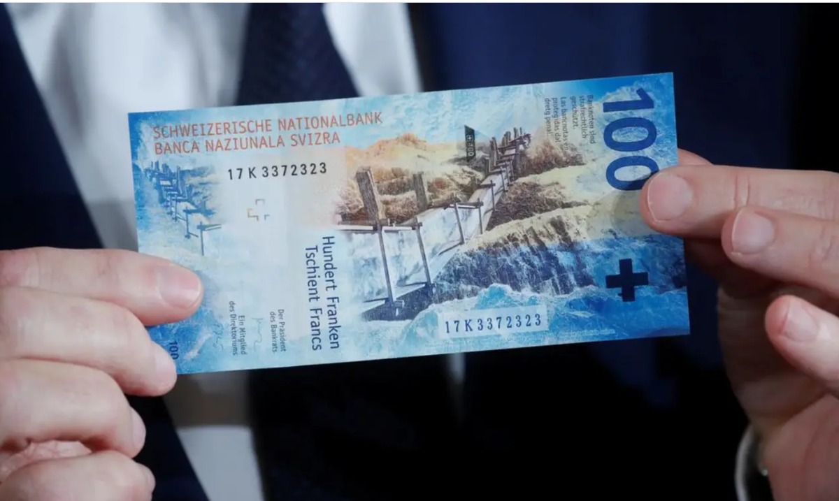 دلار در برابر یورو و فرانک سوئیس سقوط کرد؛ افزایش اعتماد به ارزهای امن