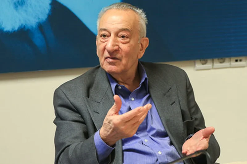 بیاعتنایی به وصیت پدر صنعت هستهای ایران؛ دکتر اعتماد در آرامگاهی دور از دانشگاه دفن شد