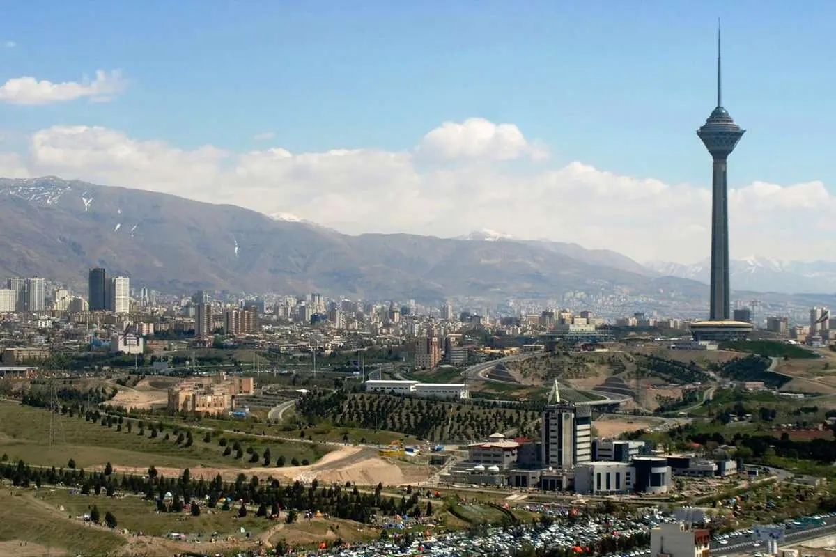 هوای تهران امروز؛ قابل قبول برای همه گروه‌ها