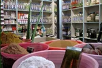 بازرسی از ۴۷ عطاری در تهران؛ کشف ۳۰۰۰ قرص روانگردان و ۳ کیلو مواد مخدر در 5 عطاری