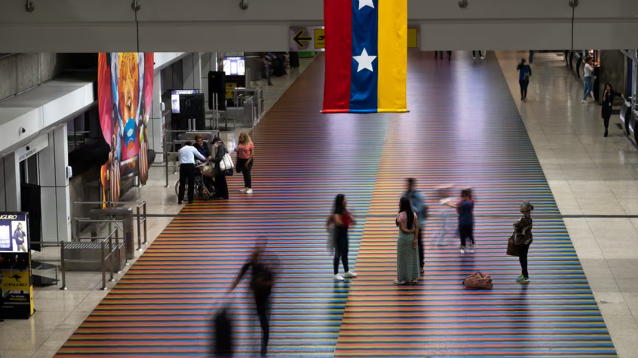 ترامپ از بازگشایی کامل حریم هوایی تجاری ونزوئلا خبر داد