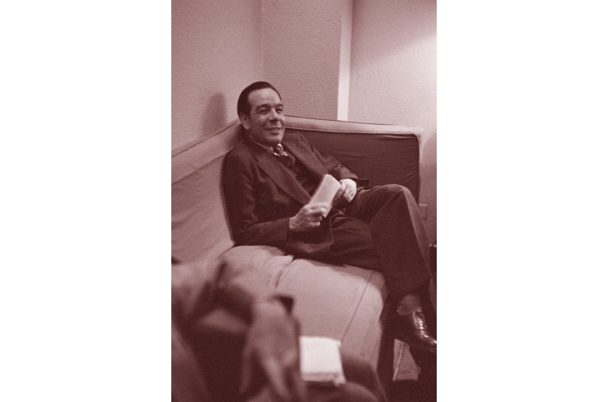 سر جز به راه ملت و عشق وطن نداد