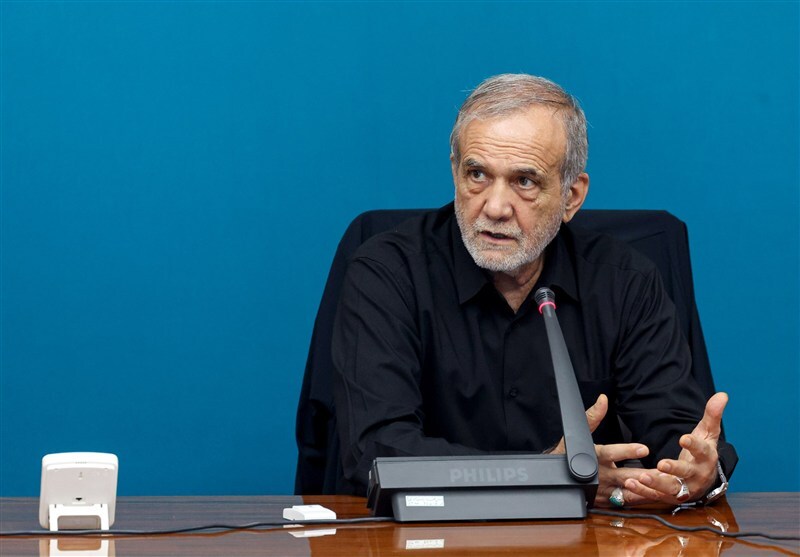 حمله کیهان به پزشکیان: چایی‌نبات هم به اندازه نسخه «مذاکره به هر قیمت و در هر صورت» خسارت ندارد