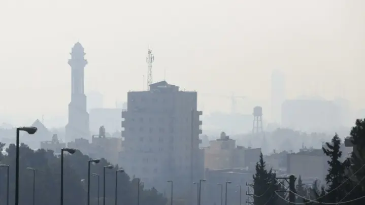 ماندگاری آلودگی هوا در تهران تا پایان هفته / دما ۳ درجه تغییر می‌کند