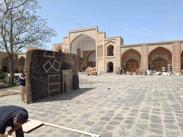 توضیحات درباره رنگ‌های تیره مسجد جامع عتیق در حین تصویربرداری سریال بامداد خمار