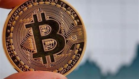 کاهش قیمت بیت کوین پس از تعرفه‌های ترامپ؛ احتمال سقوط تا ۷۱ هزار دلار