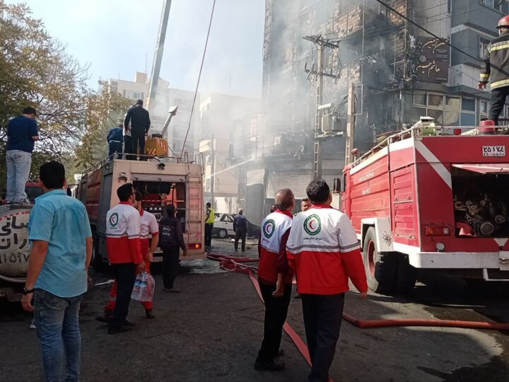 فیلم| آتش‌سوزی گسترده در ساختمان سیمان سبزوار با ۵۱ مصدوم