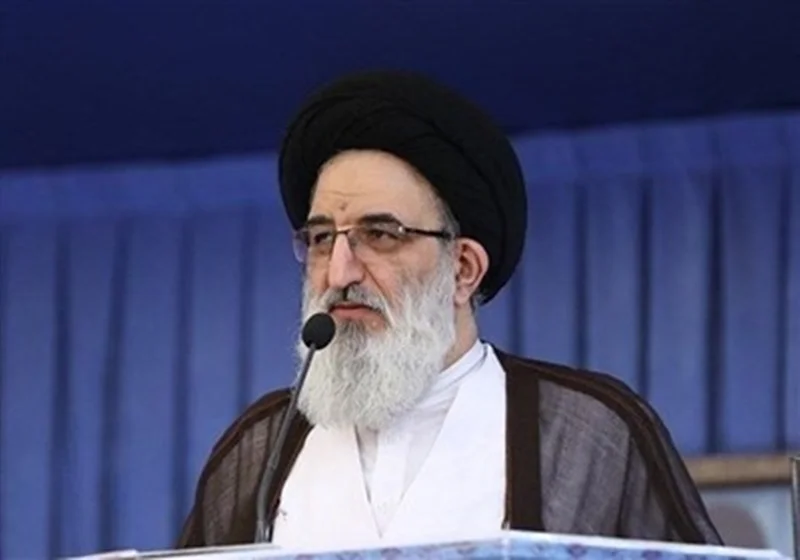 امام جمعه کرج: افراد باکفایت را از صحنه تصمیمسازی و تصمیمگیری کنار نزنید