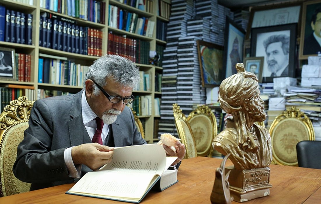 بیان ادبی و شاعرانۀ تاریخ ایران و جهان در شاهنامۀ امین