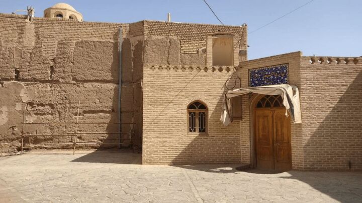 ابنیه تاریخی زواره در پی زلزله شب گذشته آسیب دید