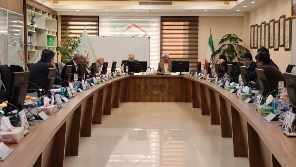 مرز ناپیدای نظارت و تحدید حقوق حرفه‌ای