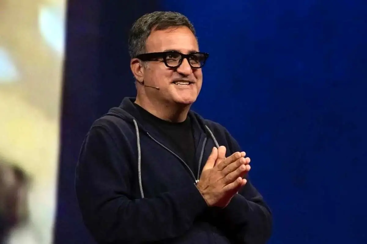 آزمایش عینک هوشمند گوگل به زبان فارسی توسط مهندس ایرانی (فیلم)