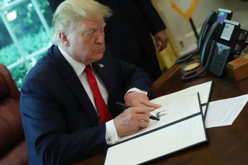 تعرفه ۱۰ درصدی ترامپ برای حامیان گرینلند