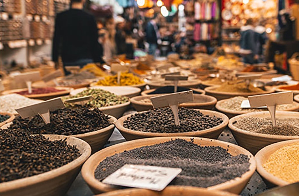 کمیسیون بهداشت مجلس: عطاری‌ها مجاز به درمان و فروش دارو نیستند