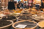 کمیسیون بهداشت مجلس: عطاری‌ها مجاز به درمان و فروش دارو نیستند