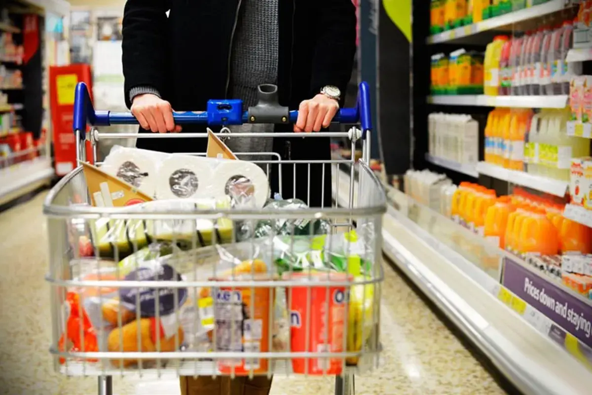 هزینه سبد خوراکی از تورم پیشی گرفت | حداقل معیشت غذایی هر نفر به ۴ میلیون تومان رسید