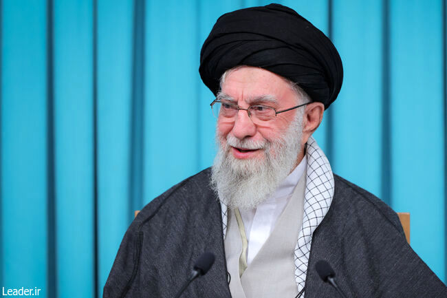 رهبر انقلاب: طرف آمریکایی پا را در یک کفش کرده و میگوید غنی سازی نداشته باشید/ مردم ایران توی دهن گوینده این حرف میزند