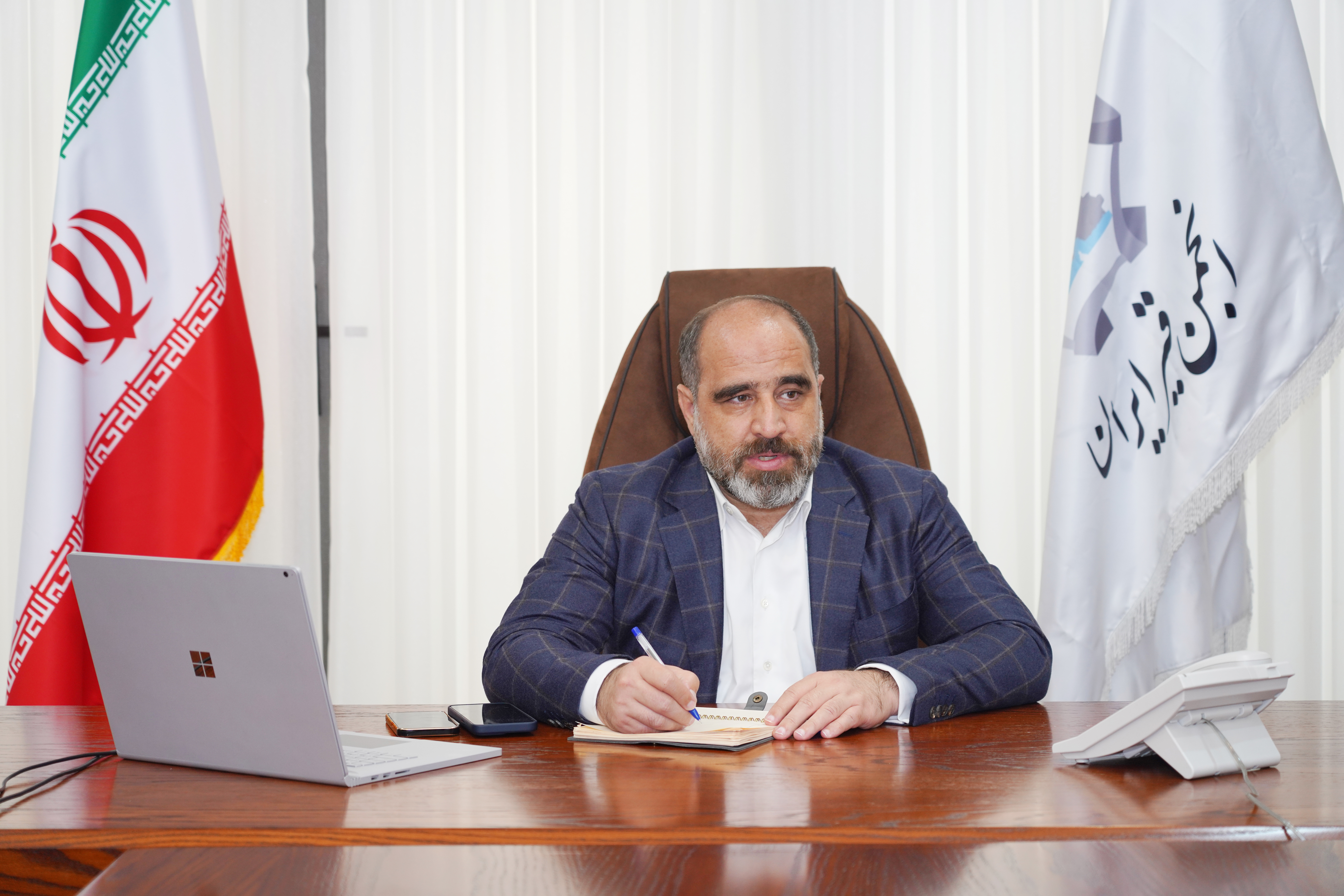 رئیس انجمن قیر ایران:از مسئولین می‌خواهم که از بخش خصوصی حمایت کنند